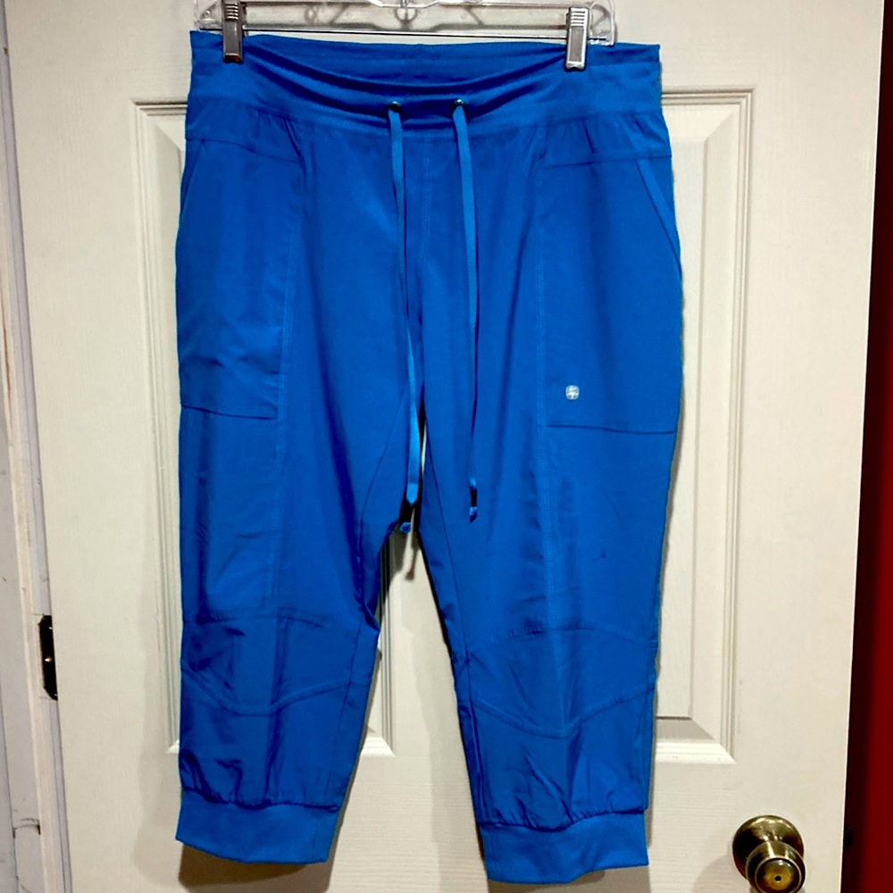 Soybu Capri lightweight pants w/ pockets.  Length-just below the knee.